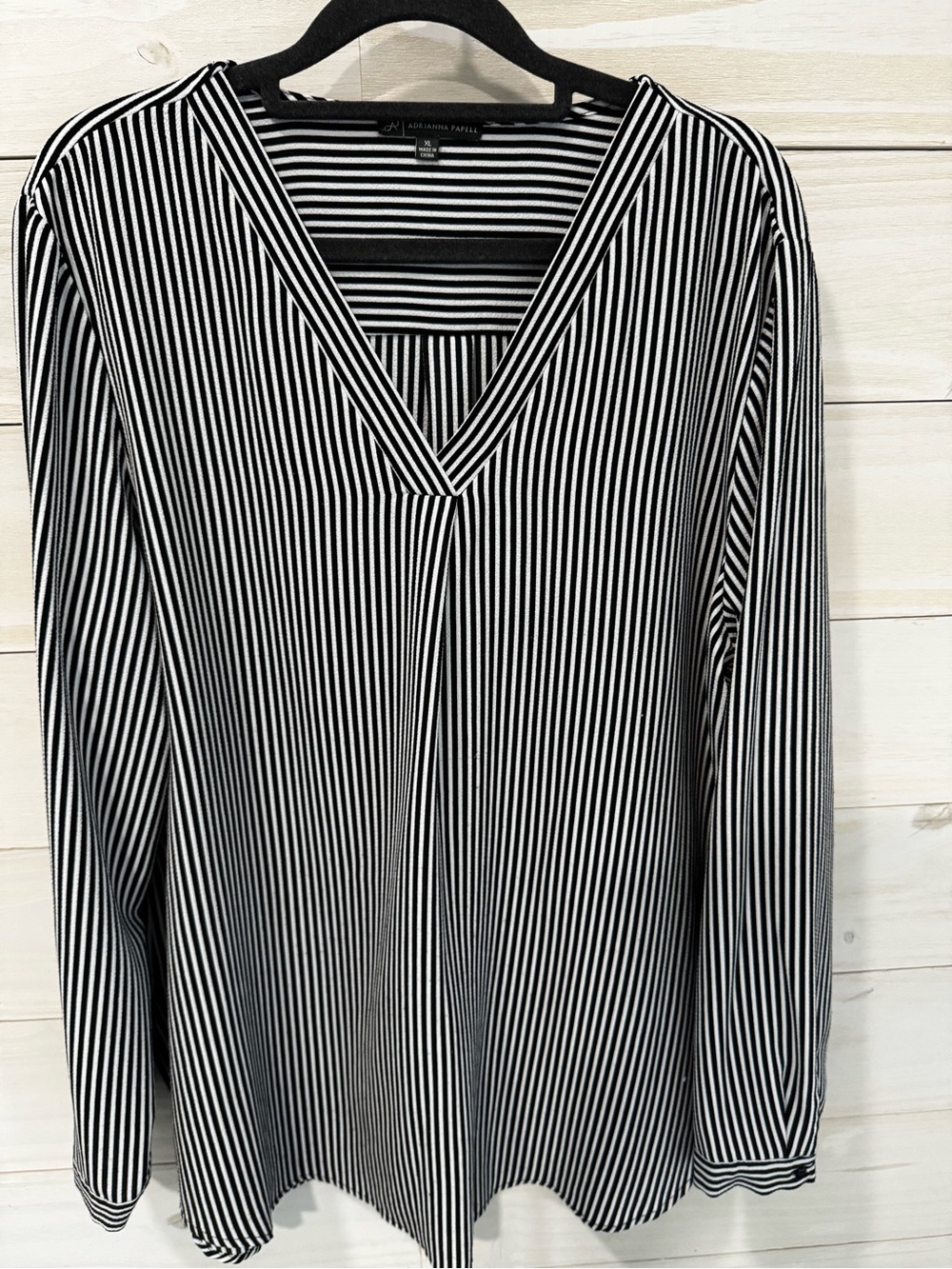 Adrianna Papell Black and White Striped Long Sleeve V-Neck Top
